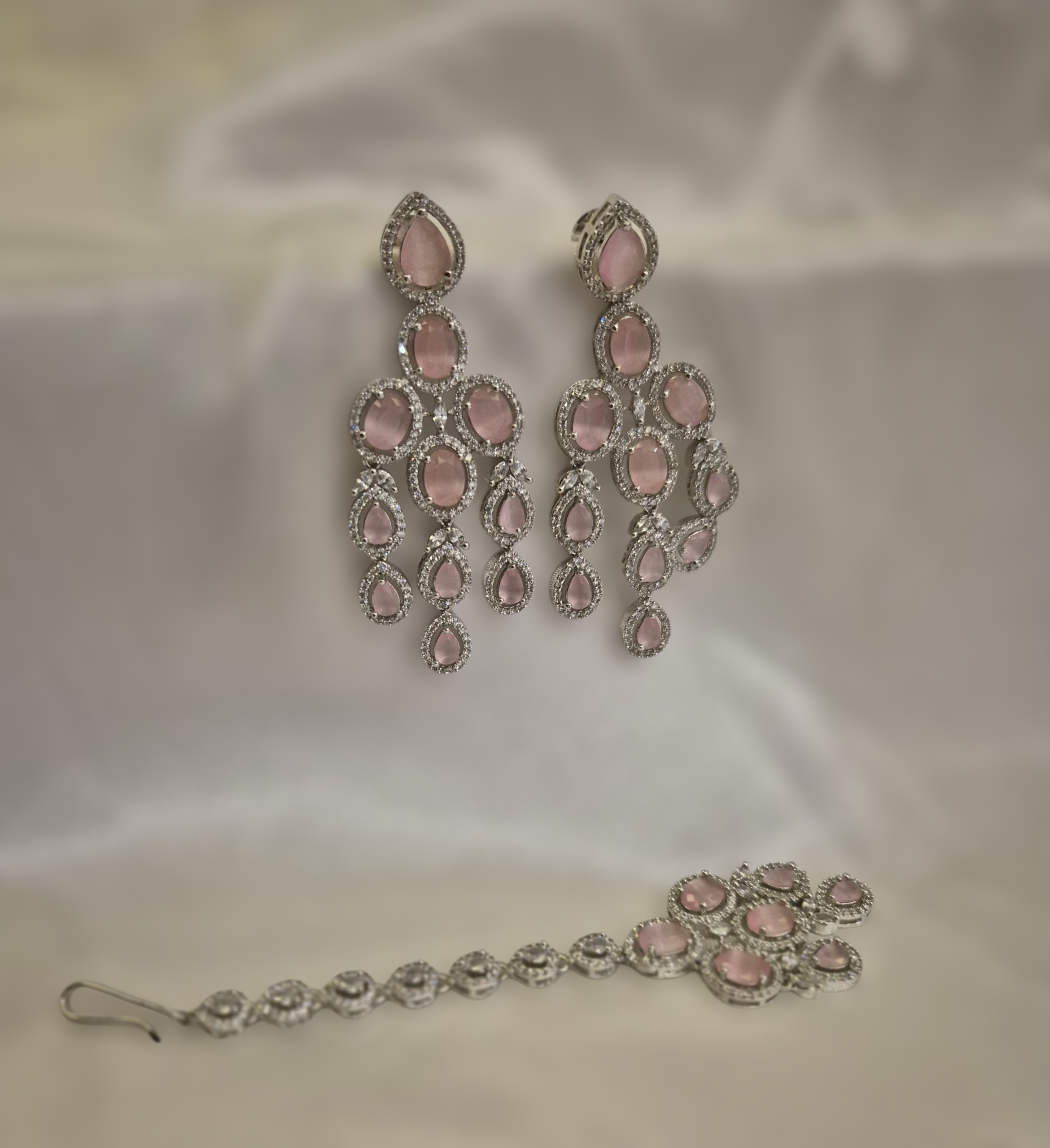 Hiraola's Product Image